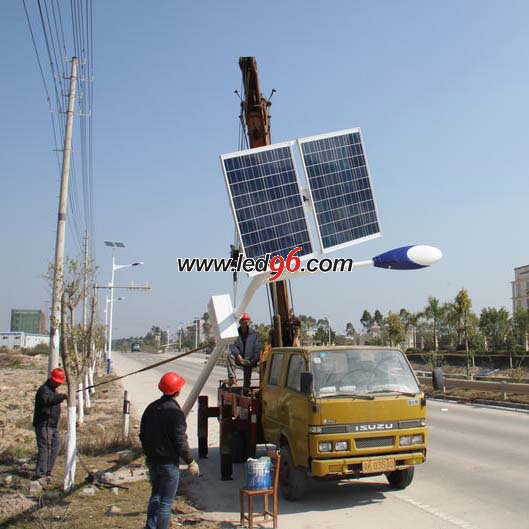 太陽能LED路燈燈桿安裝圖